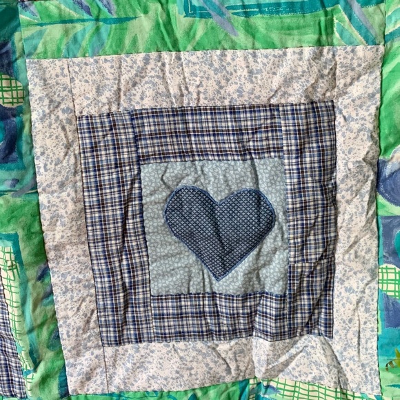 NWOT Handmade handcrafted Signed Baby Quilt Blanket - Picture 6 of 8